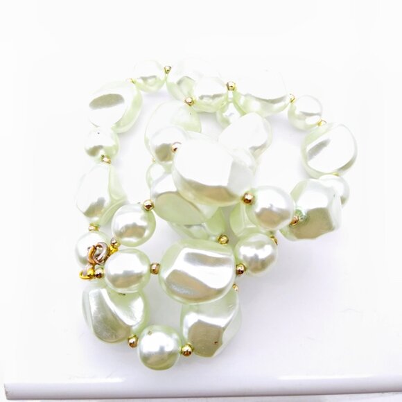 Baroque Faux Pearl Strand Necklace, Vintage Lustrous White Beads with Gold Tone - Picture 2 of 3